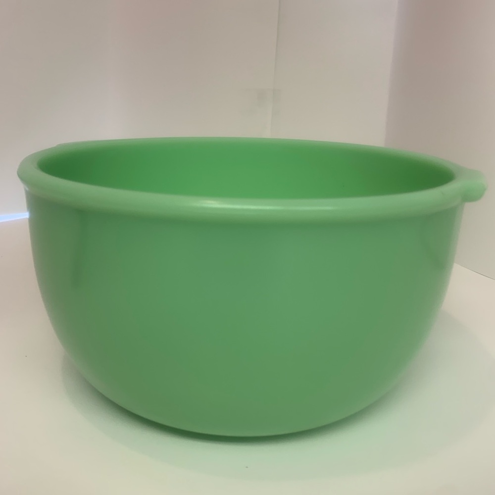 Lg Jadeite Green Mixing Bowl Center Dimple Sunbeam